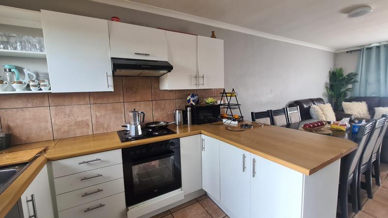 2 Bedroom Property for Sale in Oakglen Western Cape